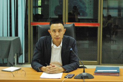 เป็นประธานการประชุม ข้าราชการ พนักงานราชการ และเจ้าหน้าที่ พารามิเตอร์รูปภาพ 1